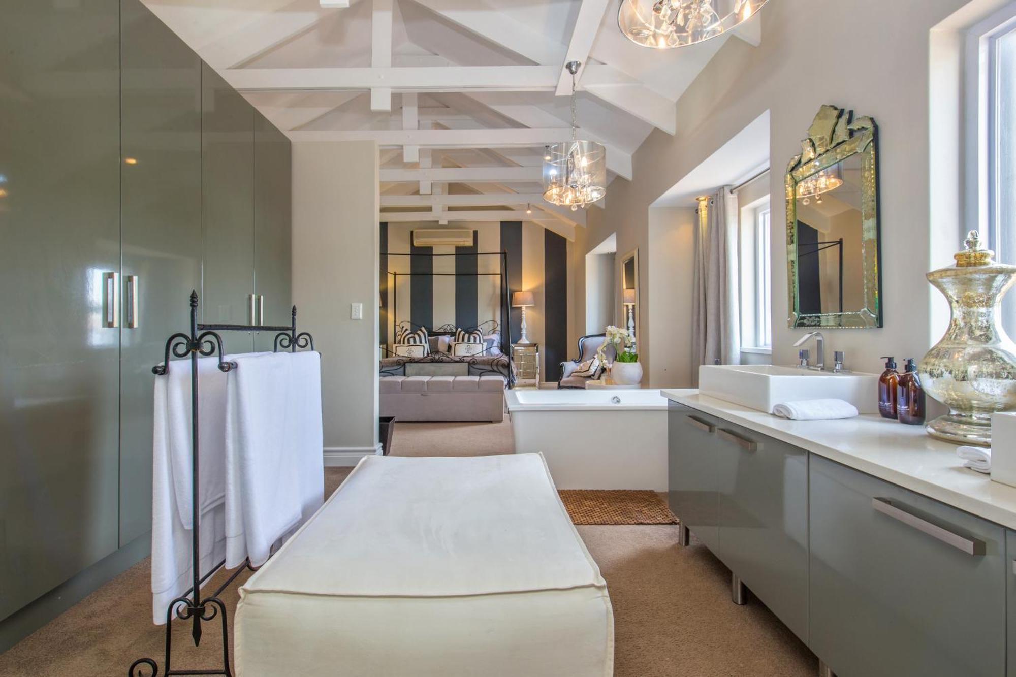Thesen Harbour Town Apartments @ Beautiful Knysna Villas Rum bild